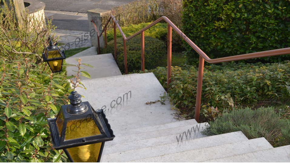 Main courante dans un jardin