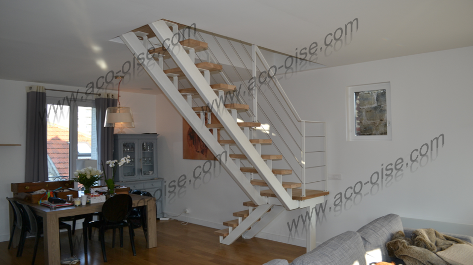 Escalier bois et structure acier blanc