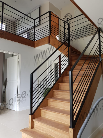 Magnifique escalier en bois et acier design