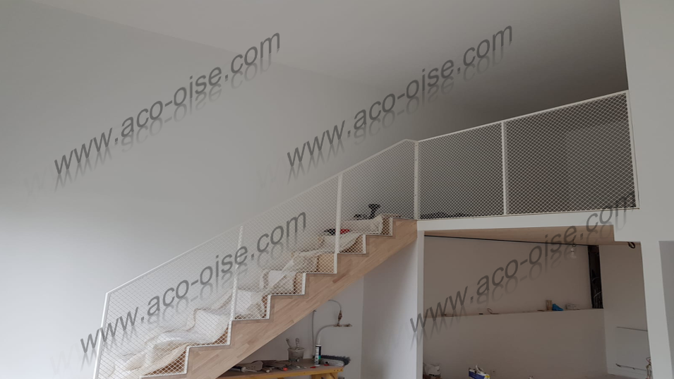 Escalier en bois style grillagé