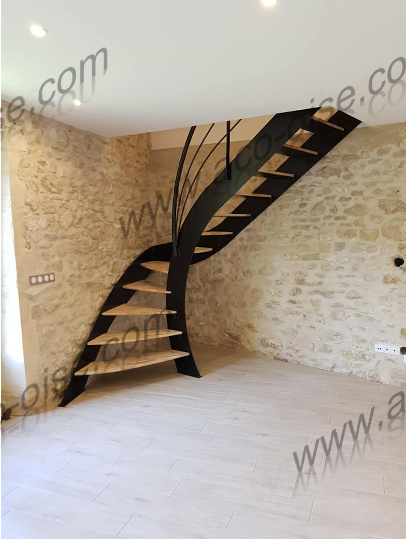 Escalier bois et acier noir asymétrique